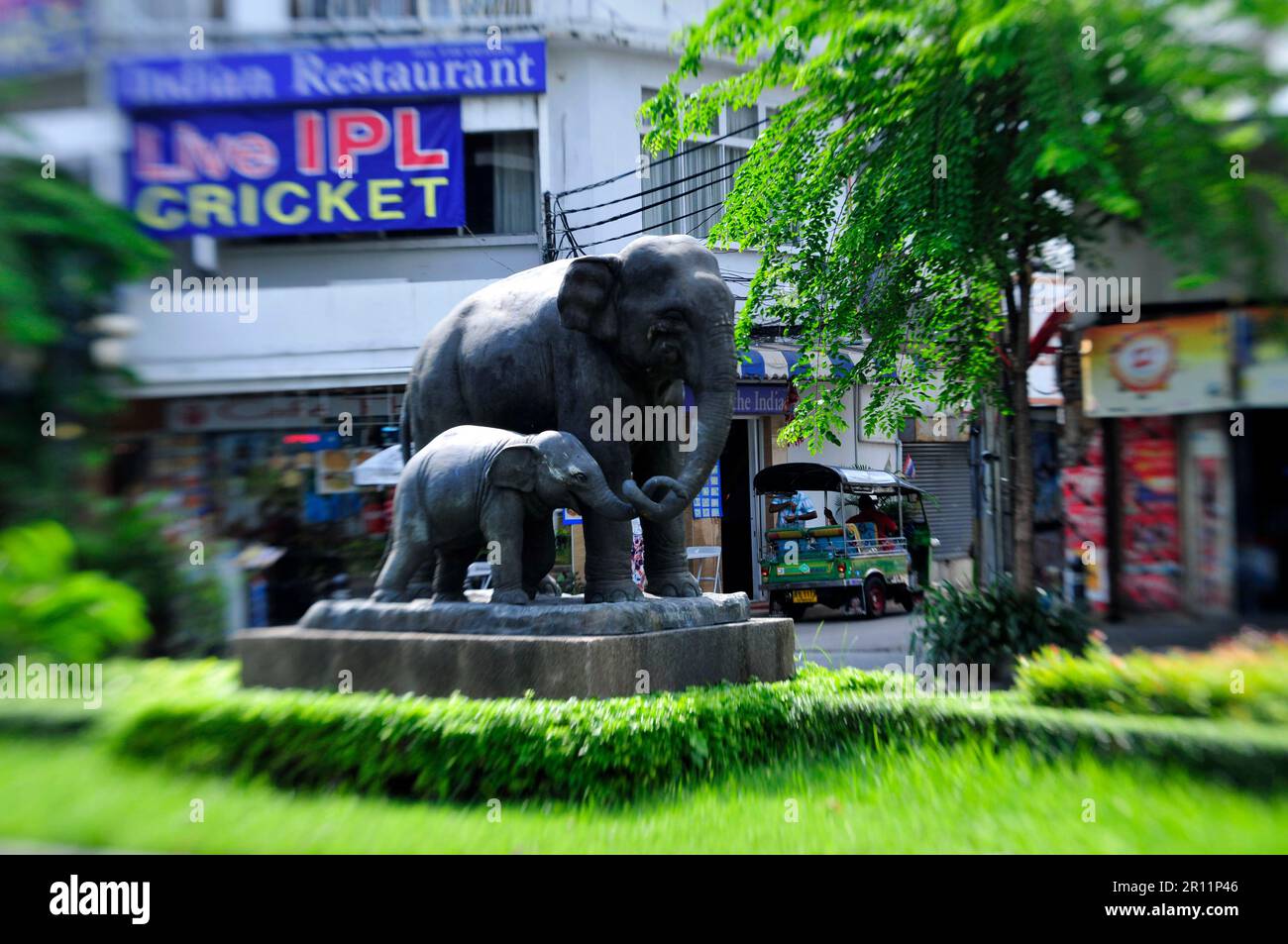 Sculpture d'éléphants sur Silom Road, Bangkok, Thaïlande. Banque D'Images