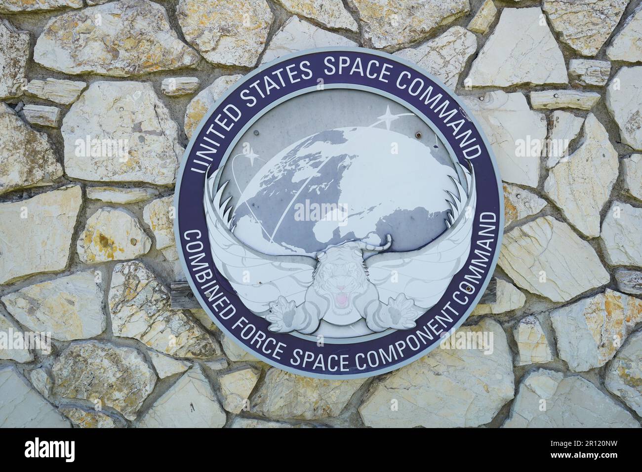 Une enseigne du United States Space Force Command à la base spatiale de Vandenberg à Lompoc, Calif, le mercredi 10 mai 2023. Banque D'Images Une enseigne du United States Space Force Command à la base spatiale de Vandenberg à Lompoc, Calif, le mercredi 10 mai 2023. Banque D'Images