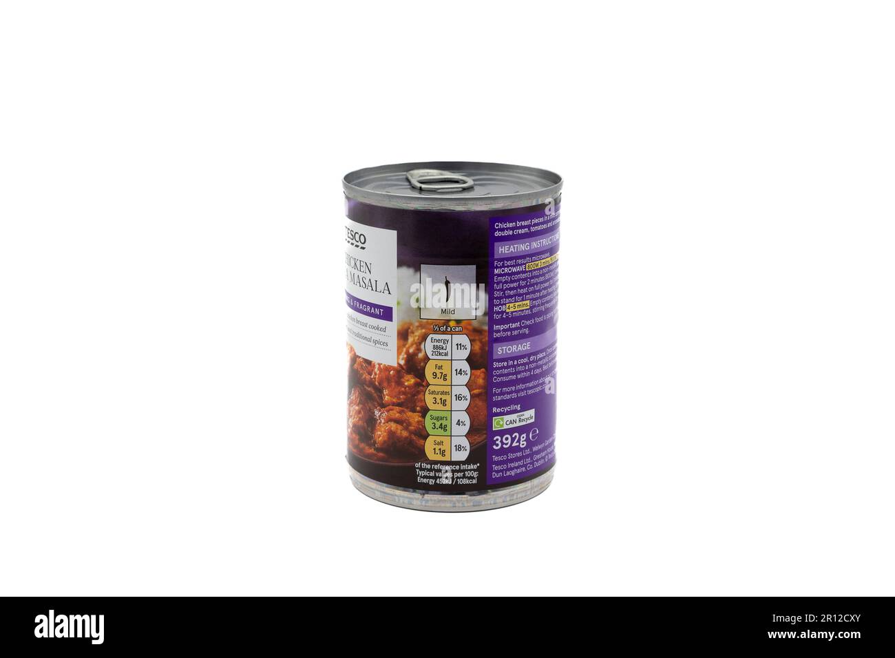 Irvine, Écosse, Royaume-Uni - 02 février 2023: POULET DE MARQUE TESCO Tikka Masala dans un anneau métallique tirer la boîte qui est entièrement recyclable dans la plupart des auteurs locaux Banque D'Images