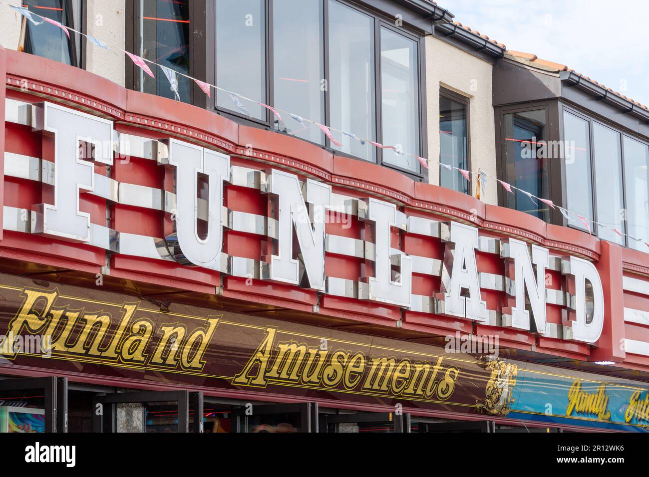 Panneau au-dessus de l'amusement ou des machines à sous arcade, 'Funland' dans la ville de Whitby, North Yorkshire, Royaume-Uni. Banque D'Images