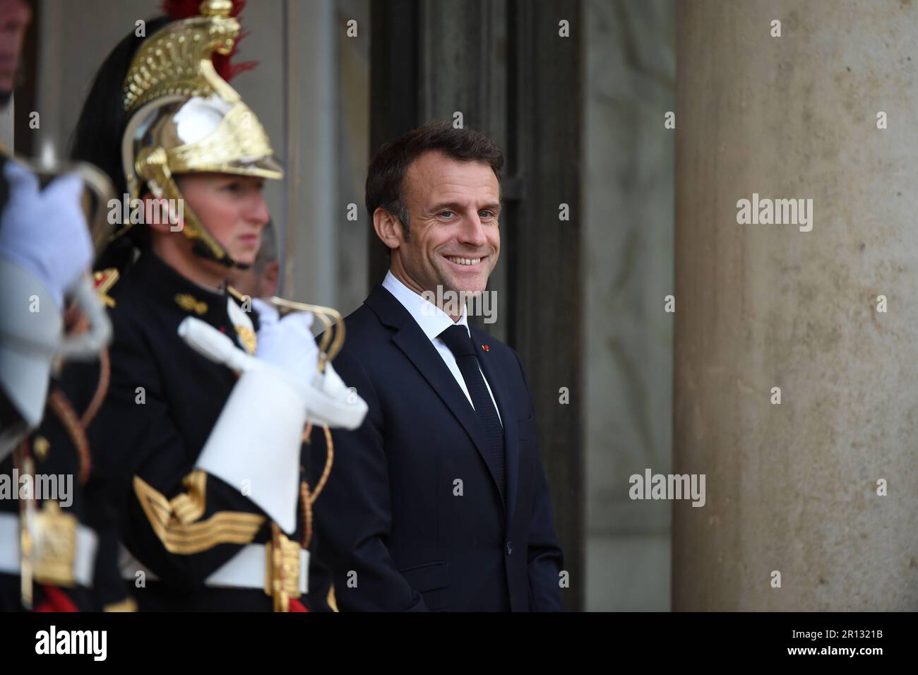 Le Président Emmanuel Macron accueille le Président de la République du Togo, M. Faure Gnassingbe, à l'occasion d'un dîner de travail au Palais de l'Elysée à Paris, en France, sur 10 mai 2023. La discussion portera sur les questions de partenariat bilatéral et de sécurité régionale. (Photo de Lionel Urman/SIPA USA) Banque D'Images