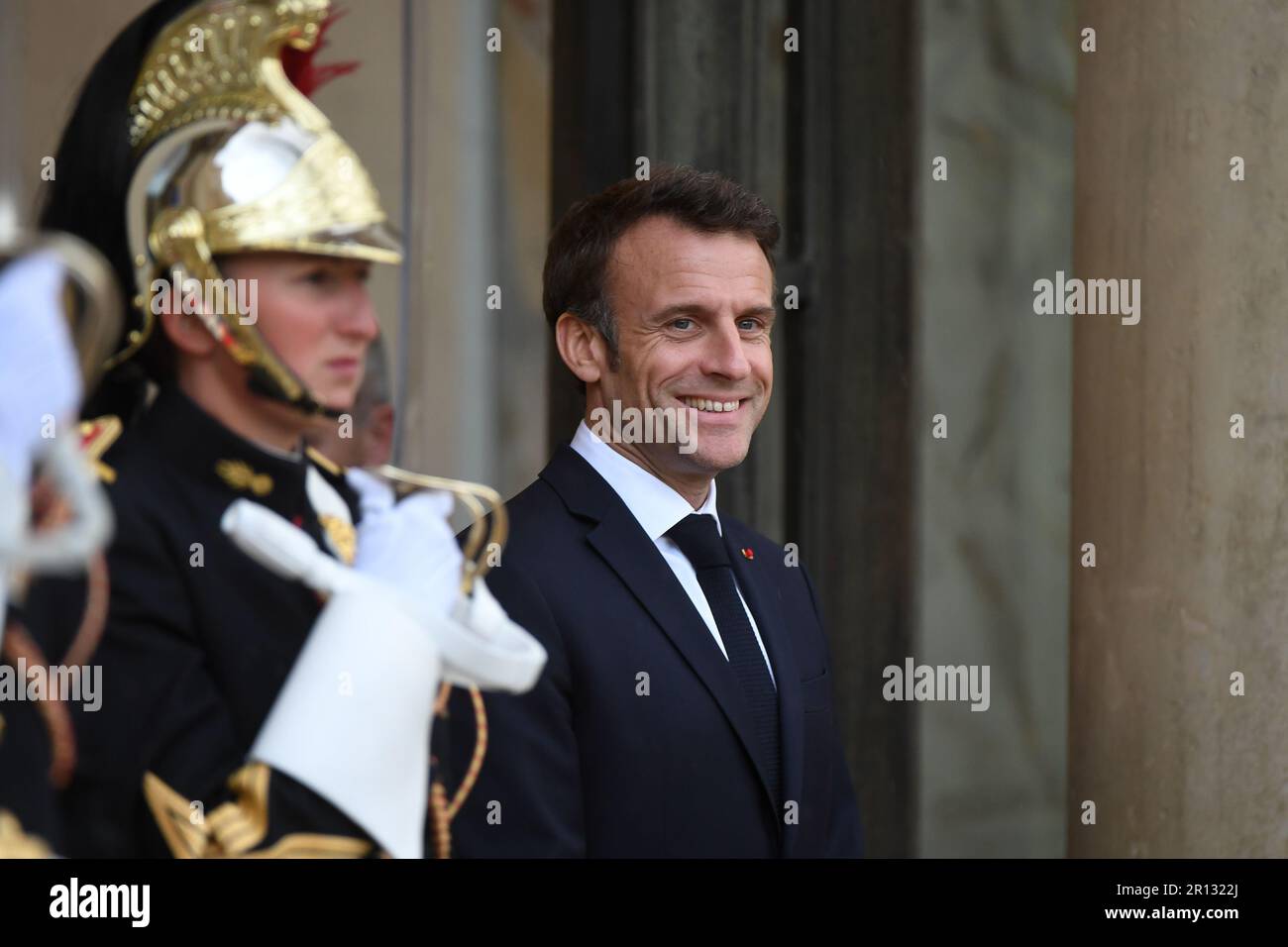 Le Président Emmanuel Macron accueille le Président de la République du Togo, M. Faure Gnassingbe, à l'occasion d'un dîner de travail au Palais de l'Elysée à Paris, en France, sur 10 mai 2023. La discussion portera sur les questions de partenariat bilatéral et de sécurité régionale. (Photo de Lionel Urman/SIPA USA) Banque D'Images