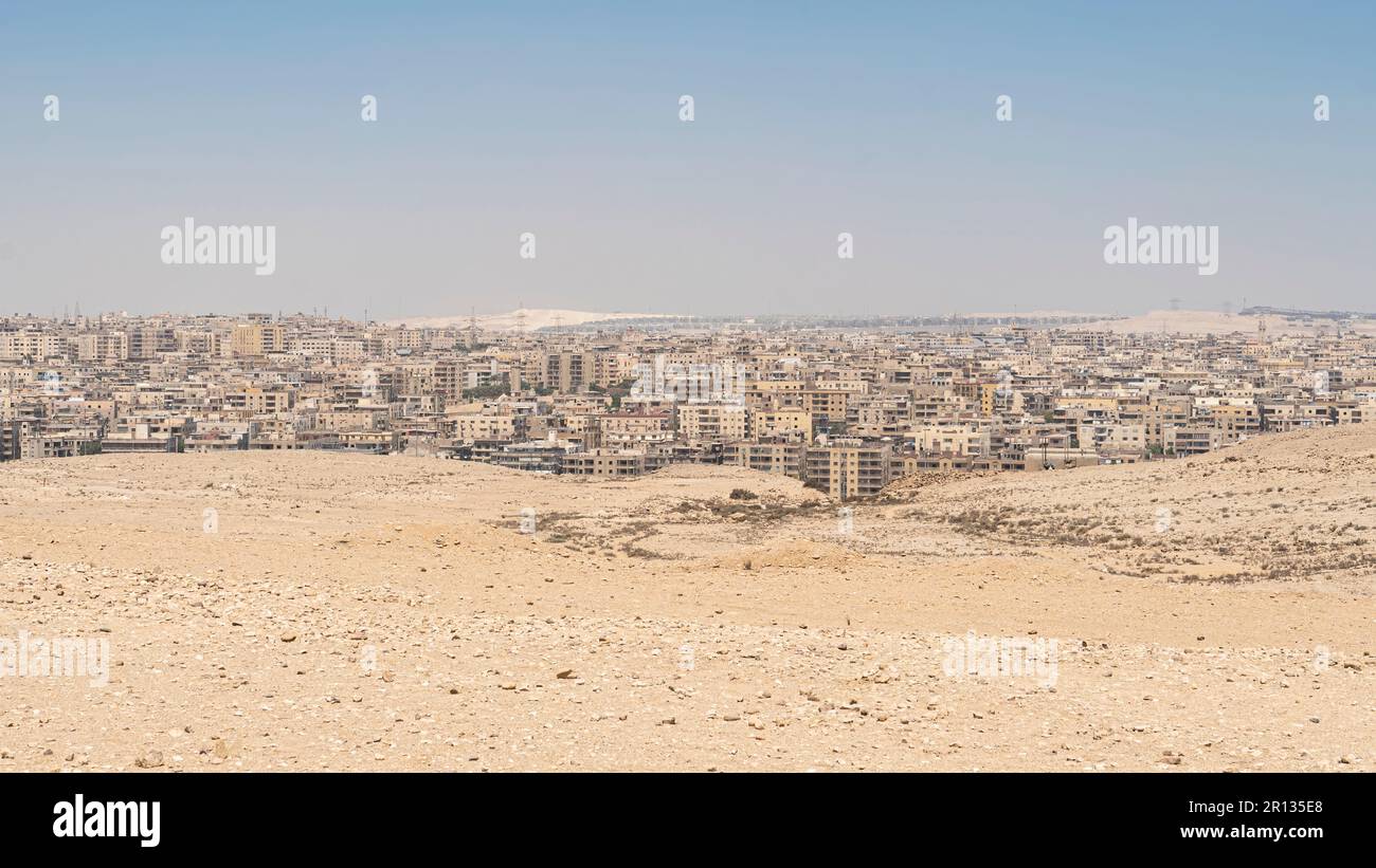 vue sur la ville du caire. Vue sur les toits de Gizeh moderne. Quartiers pauvres du Caire. Égypte. panorama du caire Banque D'Images