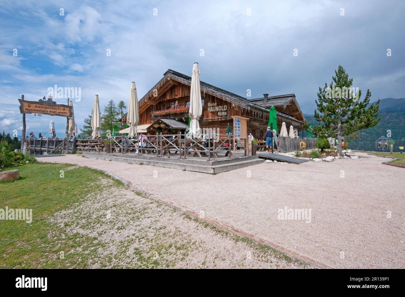 Riese Haunold Hutte (cabane Giant Baranci, 1493 mètres) dans la montagne Baranci, San Candido (Innichen), Pusteria Valley, Trentin-Haut-Adige, Italie Banque D'Images