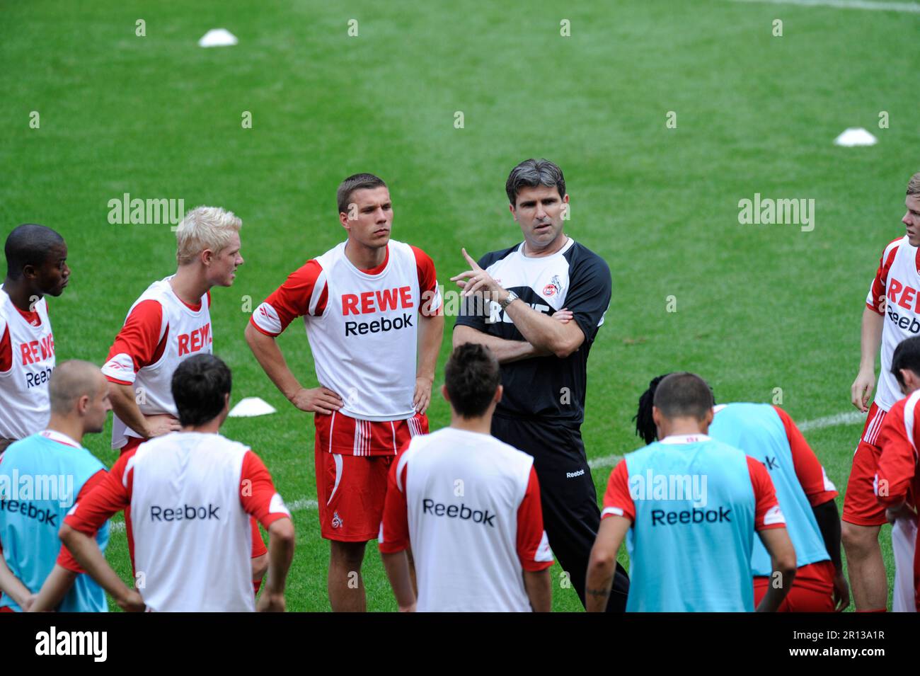 Lukas Podolski und der neue Trainer des 1.FC Köln Zvonimir Soldo auf dem Trainingsplatz. Erstes Training der saison 2009 / 2010 des 1. FC Köln im Rhein Energie Stadion am 25,6.2009. Bundesliga Fußball. Banque D'Images