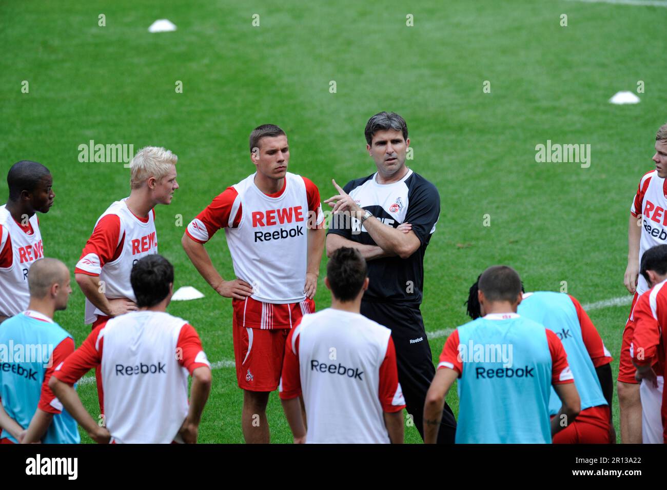 Lukas Podolski und der neue Trainer des 1.FC Köln Zvonimir Soldo auf dem Trainingsplatz. Erstes Training der saison 2009 / 2010 des 1. FC Köln im Rhein Energie Stadion am 25,6.2009. Bundesliga Fußball. Banque D'Images