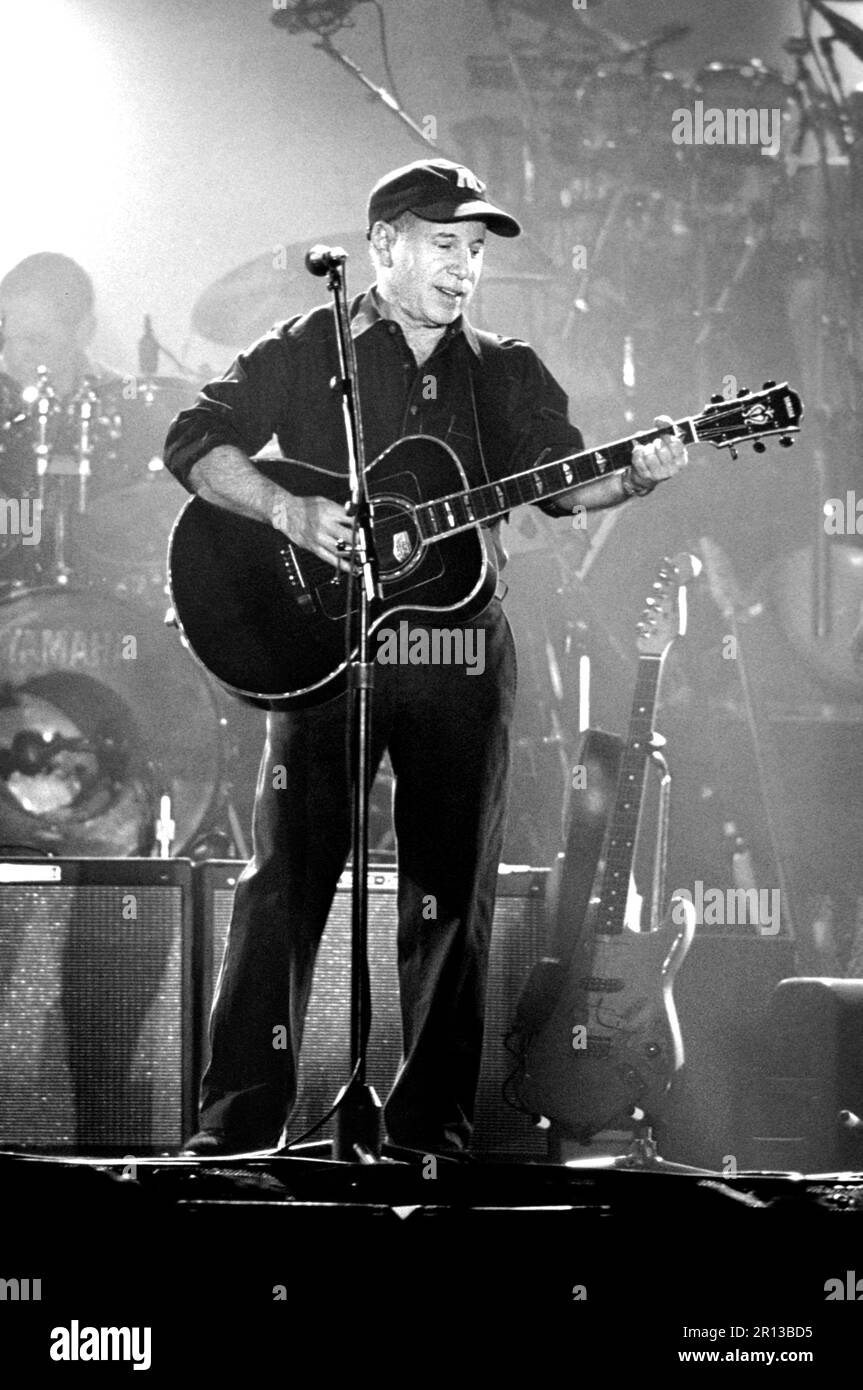 Milan Italie 2000-10-21 : Paul Simon en concert au Palavobis Banque D'Images