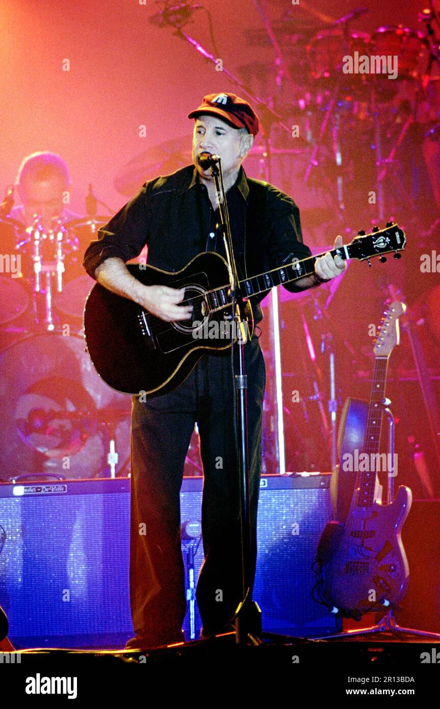 Milan Italie 2000-10-21 : Paul Simon en concert au Palavobis Banque D'Images