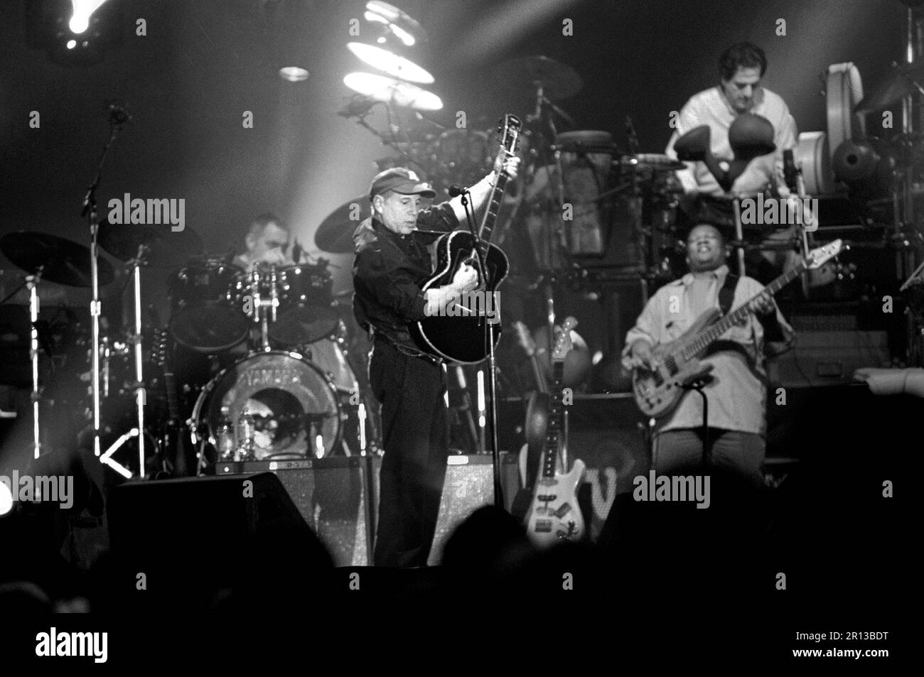 Milan Italie 2000-10-21 : Paul Simon en concert au Palavobis Banque D'Images