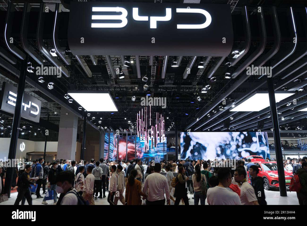 Shanghai, Chine-22 avril 2023 : BYD Auto stand au salon de l'auto de Shanghai (salon international de l'industrie automobile de Shanghai). Marque chinoise EV Banque D'Images