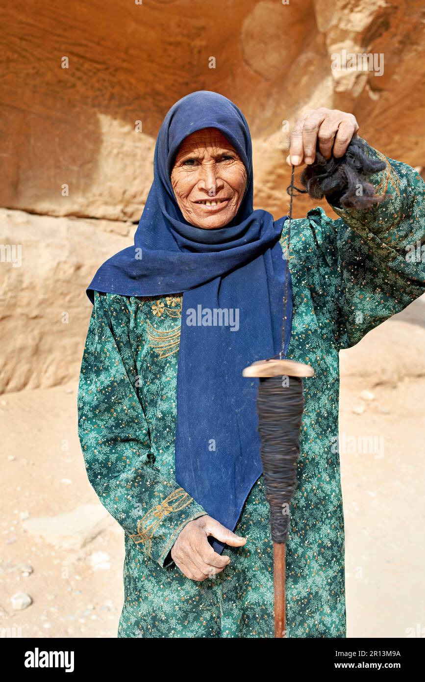 Jordanie. Site archéologique de la petite Petra. Wadi Musa. Portrait d'une vieille femme Banque D'Images