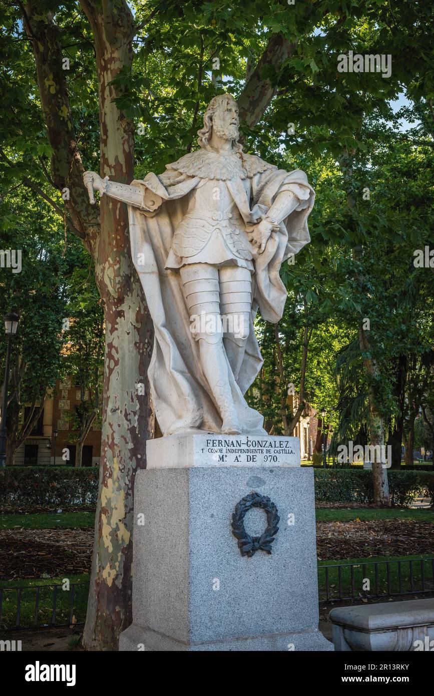 Statue de Fernan Gonzalez de Castille à la place Plaza de Oriente - Madrid, Espagne Banque D'Images