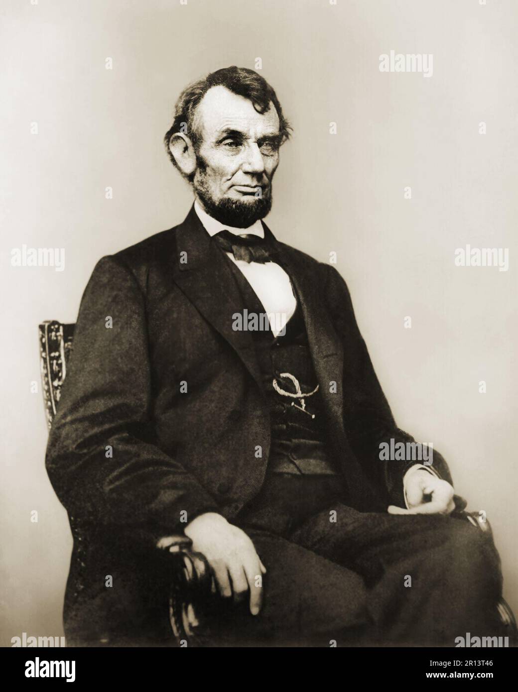 Abraham Lincoln, portrait de trois quarts de longueur, assis, orienté vers la droite. Portrait d'une facture de cinq dollars. Photographie d'Anthony Berger, 9 février 1864. Banque D'Images