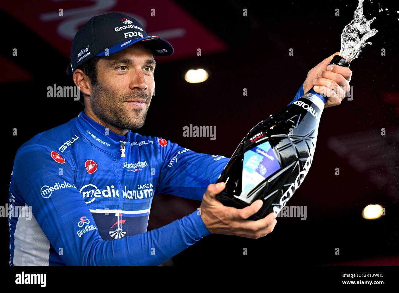 https://c8.alamy.com/compfr/2r13wh5/naples-italie-11th-mai-2023-thibaut-pinot-francais-de-groupama-fdj-portant-le-maillot-bleu-maglia-azzurro-pour-le-meilleur-grimpeur-apres-la-sixieme-etape-de-la-course-de-velo-giro-d-italia-2023-de-et-a-naples-162-km-en-italie-jeudi-11-mai-2023-le-giro-2023-a-lieu-du-06-au-28-mai-2023-belga-photo-jasper-jacobs-credit-belga-news-agency-alay-live-news-2r13wh5.jpg
