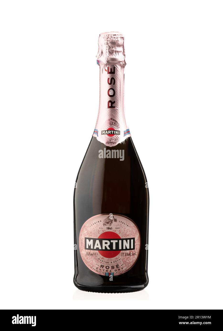 3 mai 2023, Moscou, Russie: Belle vue d'une bouteille de champagne ROSE MARTINI isolée sur fond blanc. Produit par Martini et Rossi, Italie Banque D'Images