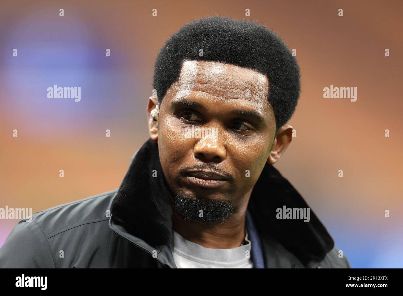 Milan, Italie. 10th mai 2023. L'ancien footballeur Samuel ETO'o commente Amazon Prime après le match de l'UEFA Champions League à Giuseppe Meazza, à Milan. Crédit photo à lire: Jonathan Moscrop/Sportimage crédit: Sportimage Ltd/Alay Live News Banque D'Images