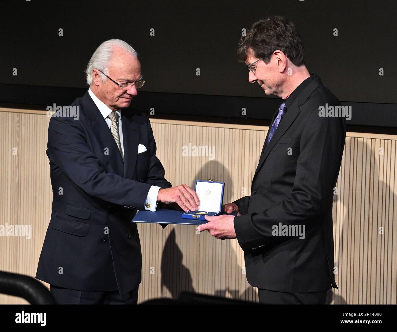 Le Roi Carl Gustaf D cerne Le Prix Crafoord Au Biologiste Canadien De L Le Roi Carl Gustaf D cerne Le Prix Crafoord Au Biologiste Canadien De L