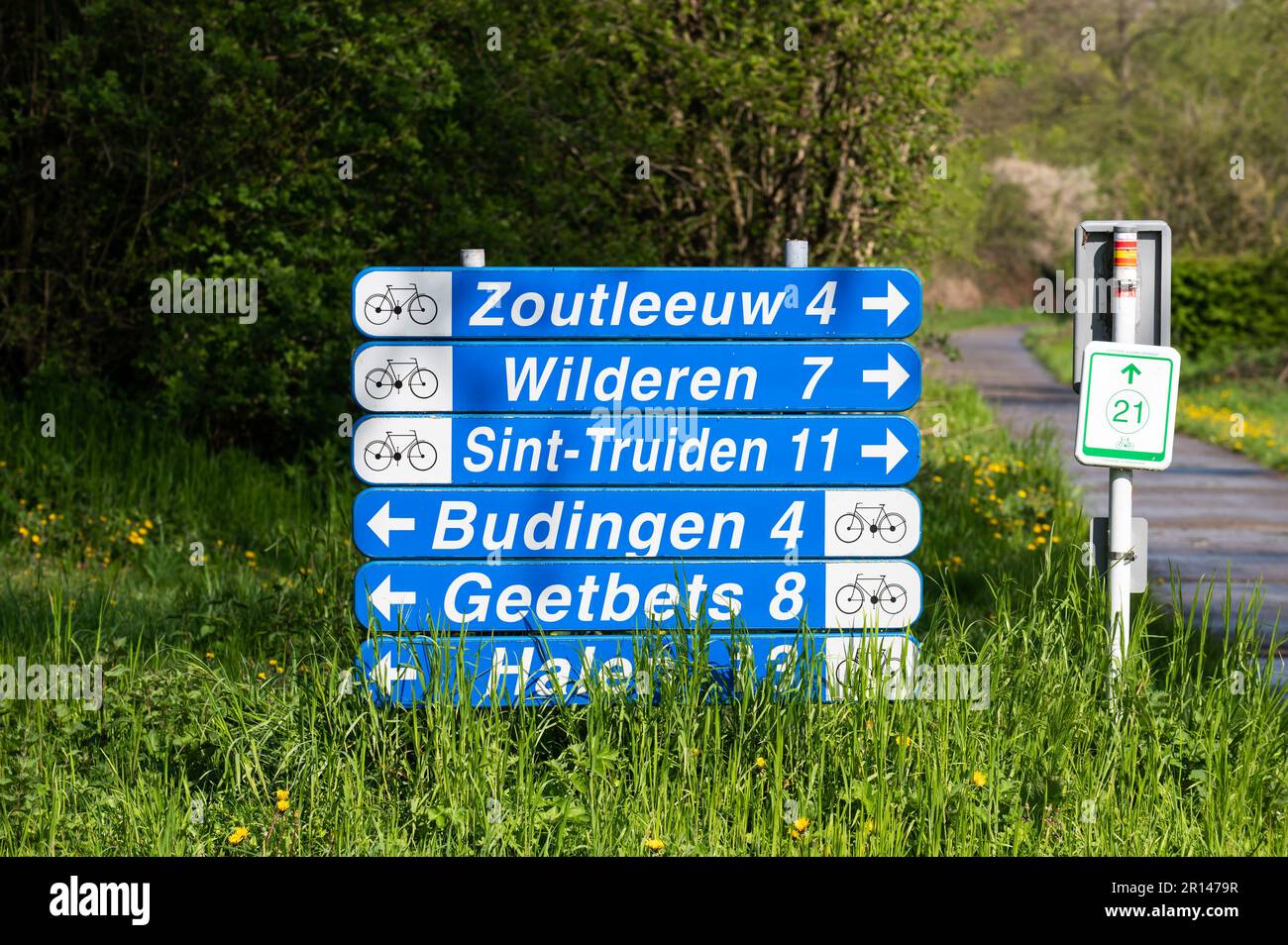 Linter , Belgique - 21 avril 2023 - signalisation routière des communes à proximité de la route du Ravel Banque D'Images
