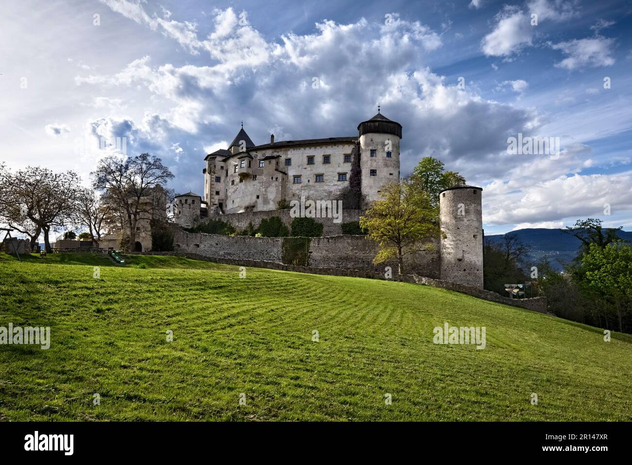Le château médiéval de Presule/Prösels. Fiè allo Sciliar/Völs am Schlern, province de Bolzano, Trentin-Haut-Adige, Italie. Banque D'Images