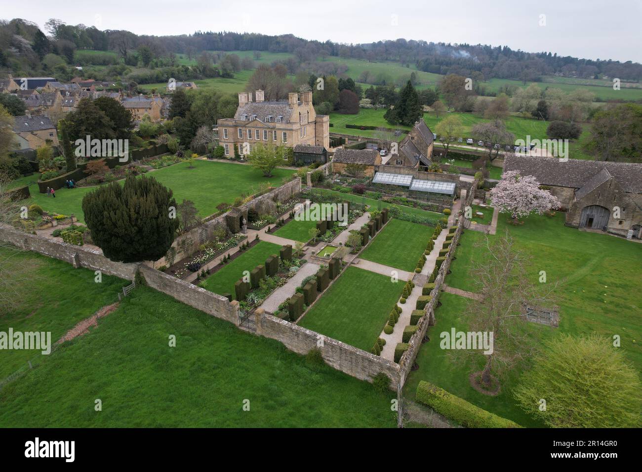 Bourton House Garden , Cotswold Royaume-Uni vue aérienne de drone Banque D'Images
