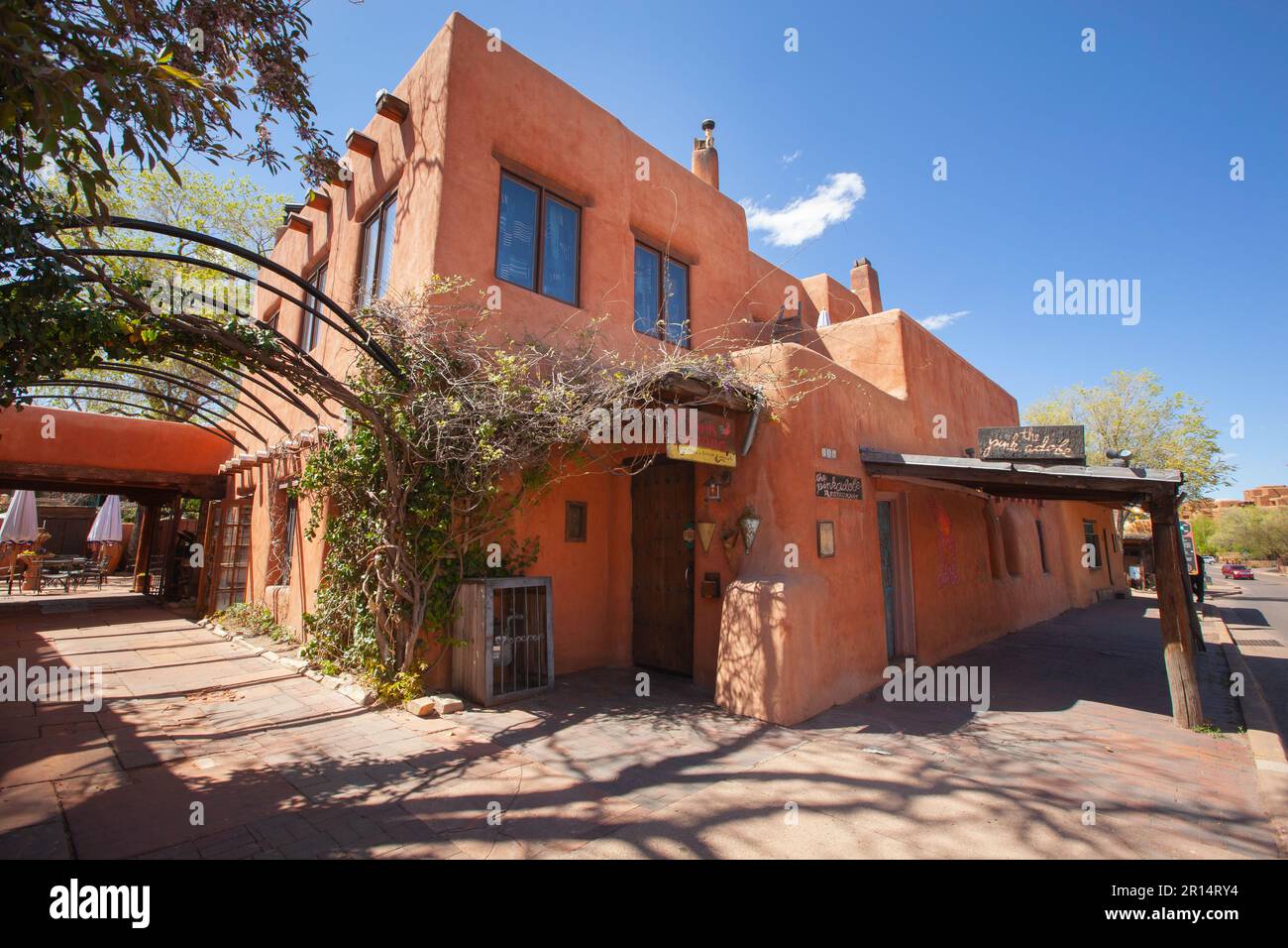 Vue extérieure du restaurant Pink Adobe à Santa Fe, Nouveau-Mexique, sur 6 mai 2023. Banque D'Images