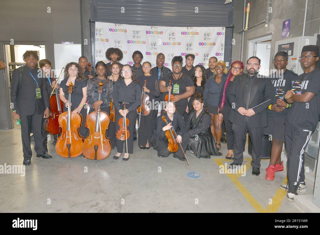 Miramar, États-Unis. 07th mai 2023. MIRAMAR, FLORIDE - 07 MAI : l'orchestre du lycée Dillard pose pour la scène pendant la Black Violin Foundation : Festival d'art des rêveurs au parc régional Miramar Ampitheater on 28 janvier 2023 à Miramar, Floride. (Photo de JL/Sipa USA) crédit: SIPA USA/Alay Live News Banque D'Images