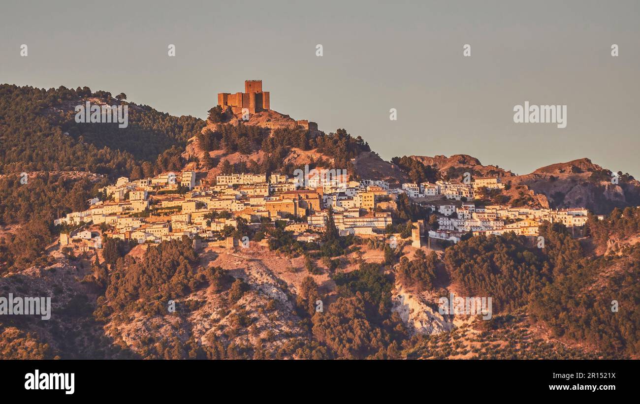 Segura de la Sierra. Village espagnol traditionnel en Andalousie. Situé dans le Parc naturel de Cazorla, Segura et Las Villas, la Iruela, Jaén, Espagne Banque D'Images