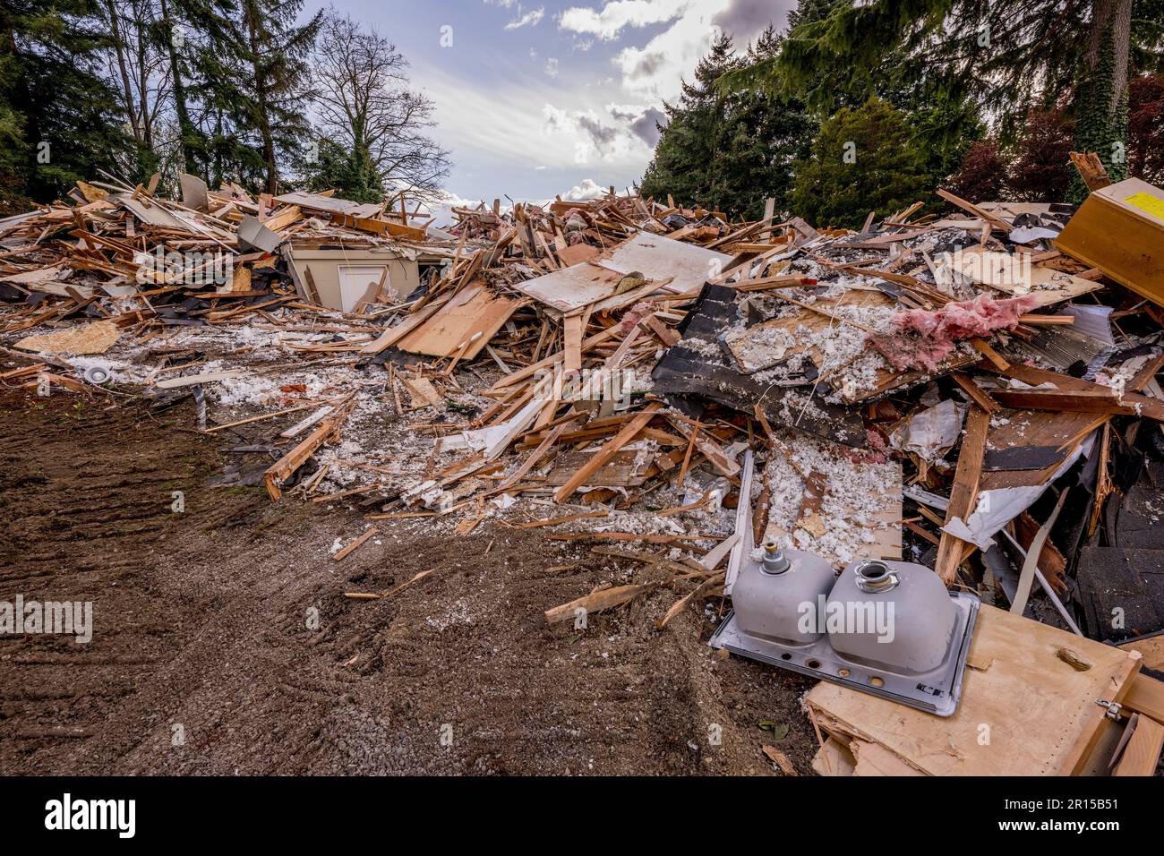 Une maison démolie pour faire de la place pour de nouvelles constructions à Kirkland, État de Washington, États-Unis. Banque D'Images
