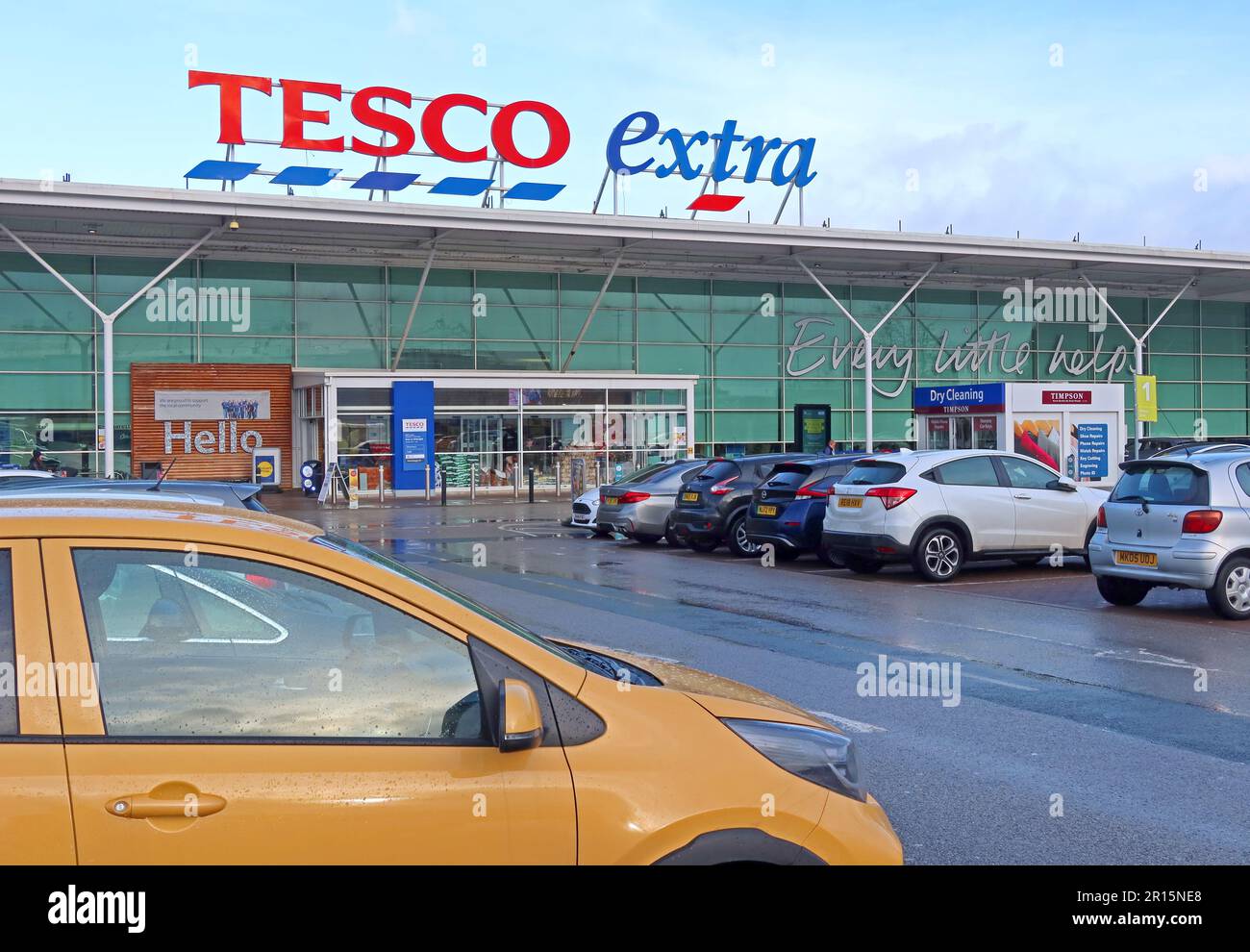 Parking à Tesco Extra, Warrington, Winwick Rd, Warrington , Cheshire, ANGLETERRE, ROYAUME-UNI, WA2 7NE Banque D'Images