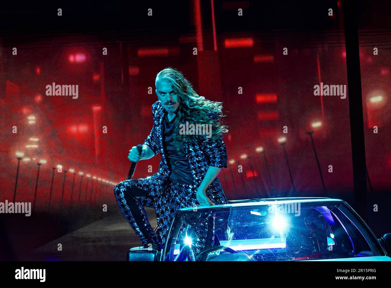 11 mai 2023, Liverpool, Royaume-Uni: Angleterre: 11 mai 2023, Liverpool, Merseyside, Royaume-Uni: Angleterre: Daniel 'danny' Estrin du groupe australien VOYAGER se présentant à la demi-finale Eurovision pour gagner une place dans la finale du Concours Eurovision 2023 avec leur chanson â€˜Promise . Le concours se déroule à Liverpool, après que l'Ukraine, vainqueur du concours 2022 avec la chanson 'Stefania' de K. Orchestra, n'ait pas pu répondre aux exigences de l'organisation de l'événement en raison de problèmes de sécurité causés par l'invasion russe. (Credit image: © Andy Von PIP/ZUMA Press Wire) USAGE ÉDITORIAL SEULEMENT! Non Banque D'Images