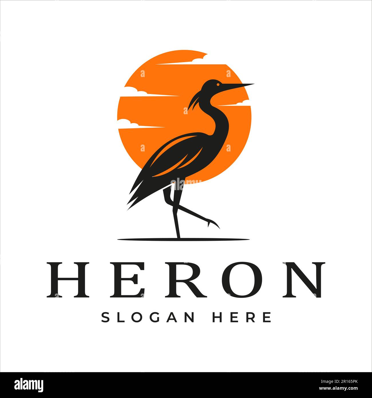 Illustration d'une grue debout sous la lune avec un beau ciel rempli de lumière douce. logo heron Illustration de Vecteur