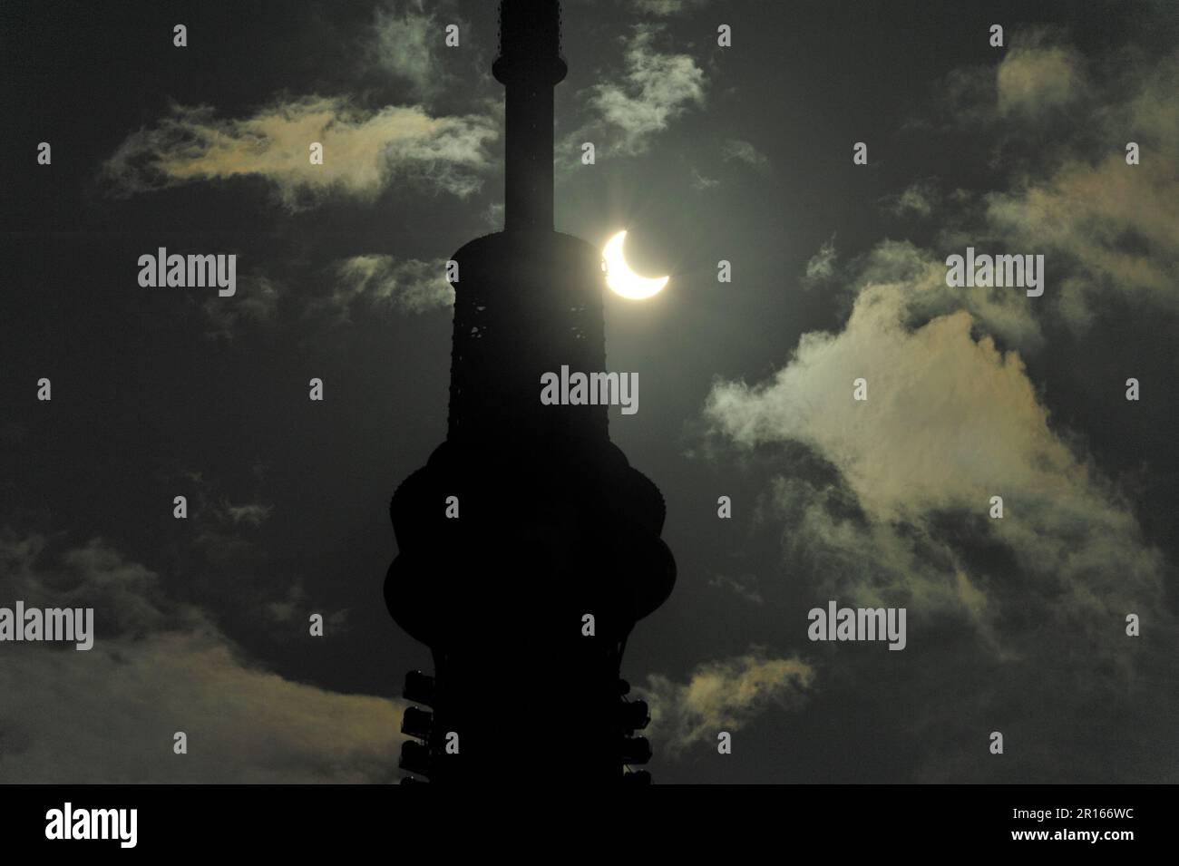 Tokyo Sky Tree et Eclipse Banque D'Images