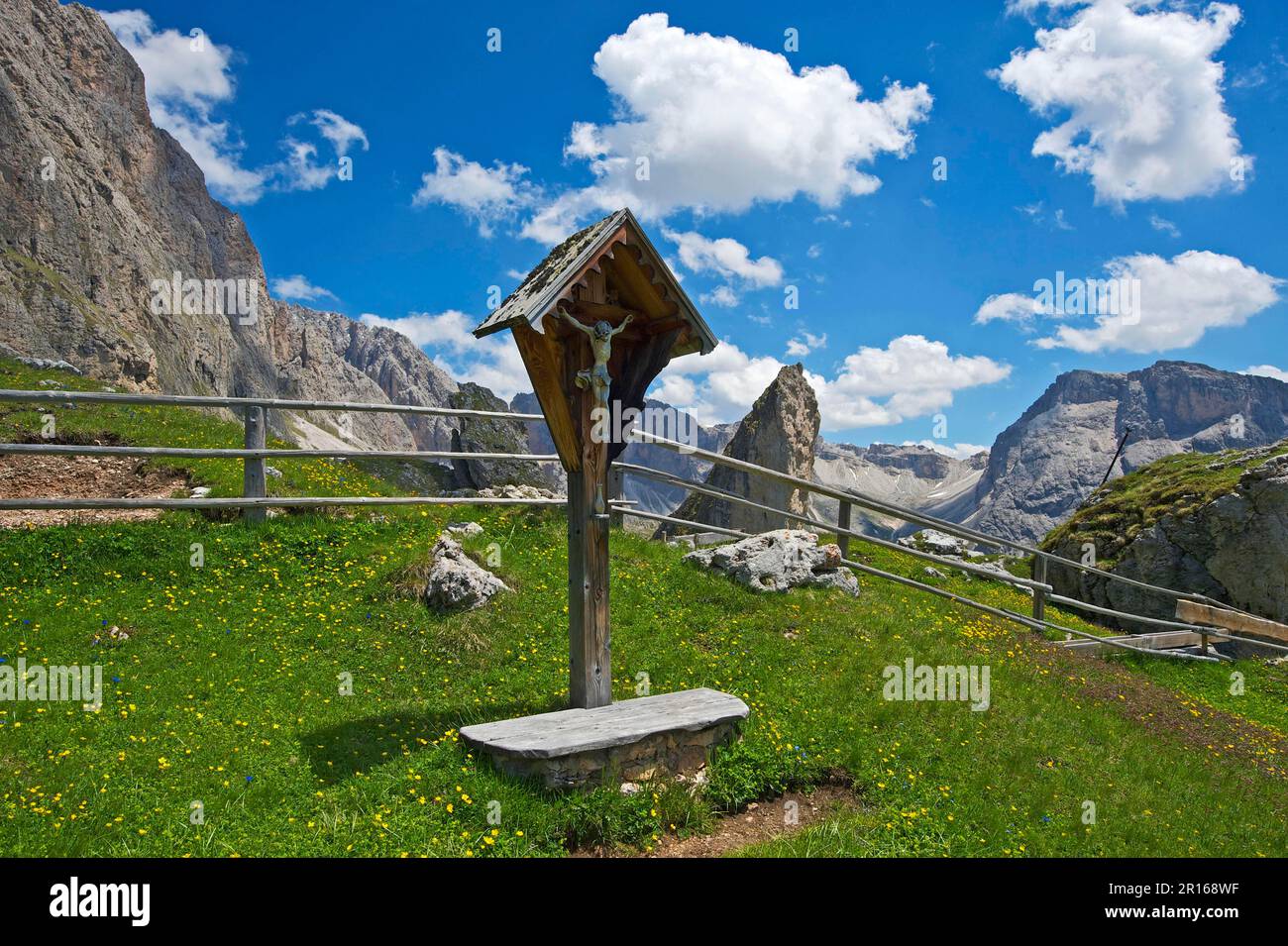 Malga-Alm au-dessous du Geislerspitzen, Seceda, Val Gardena, Dolomites, Trentin Tyrol du Sud, Italie Banque D'Images