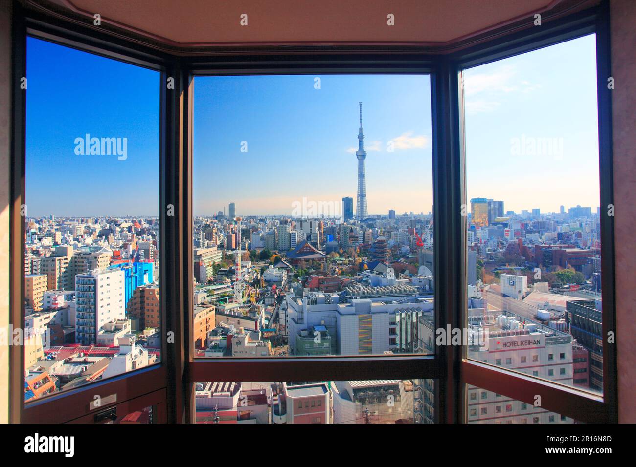 Tokyo Sky Tree vu de la fenêtre Banque D'Images