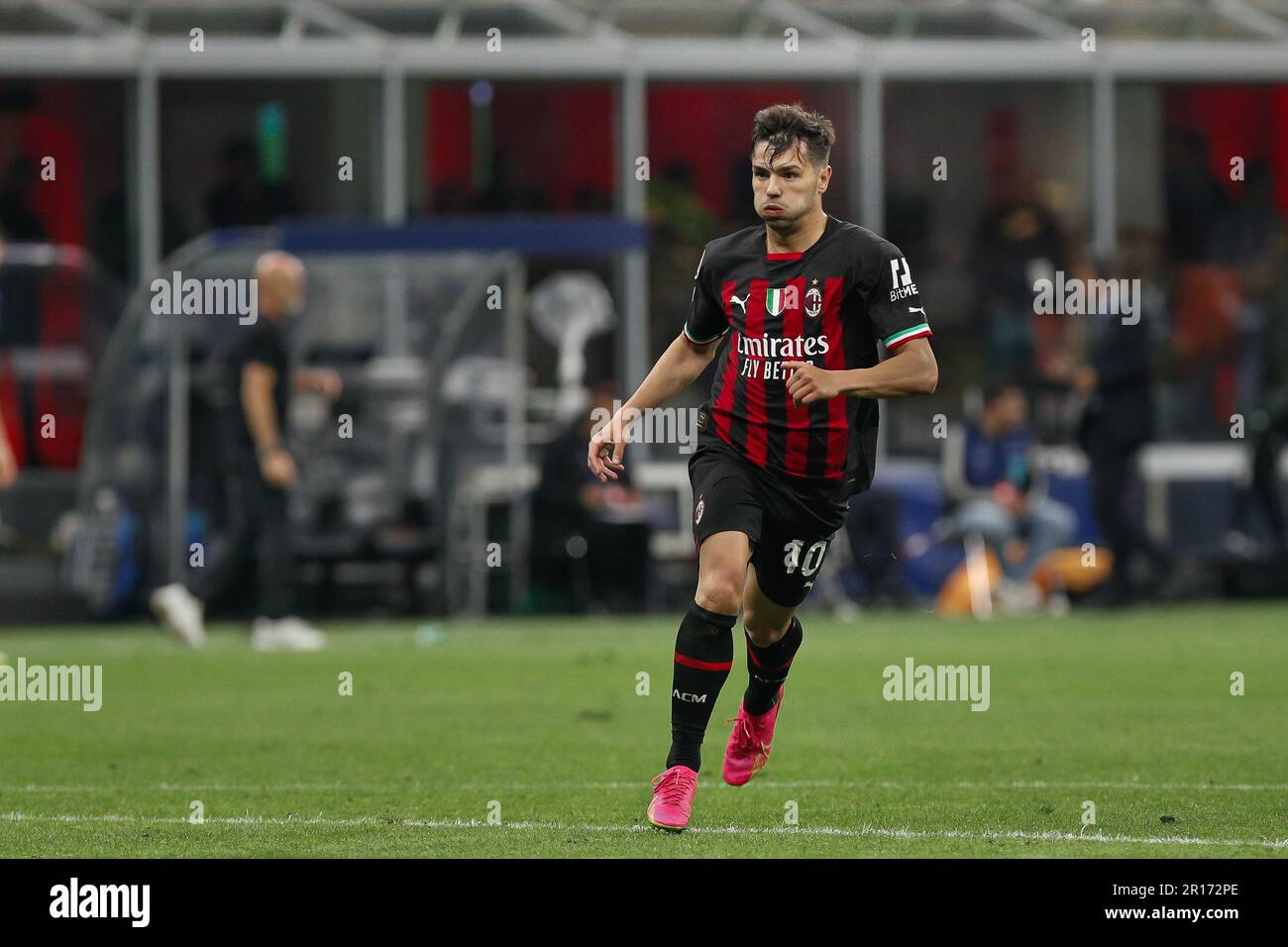 Milan, Italie. 10th mai 2023. Italie, Milan, mai 10 2023: Brahim Diaz (milieu de terrain de Milan AC) presse devant la cour dans la seconde moitié pendant le match de football AC MILAN vs FC INTER, SF 1st LEG UCL 2022-2023 San Siro stade (Credit image: © Fabrizio Andrea Bertani/Pacific Press via ZUMA Press Wire) USAGE ÉDITORIAL SEULEMENT! Non destiné À un usage commercial ! Banque D'Images