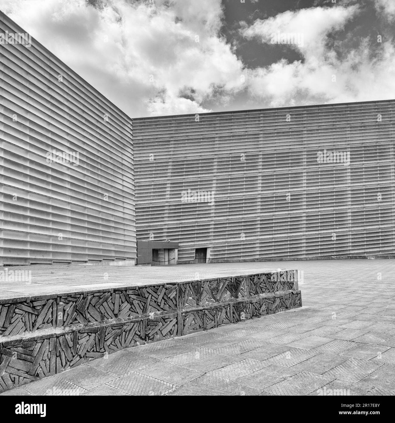 Façade d'architecture contemporaine du centre de conférences de San Sebastian Banque D'Images