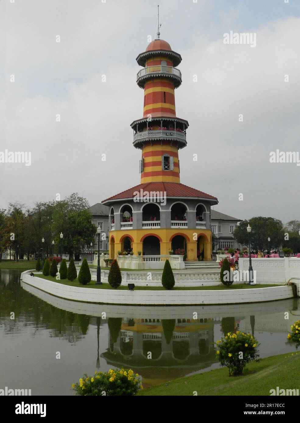 Thaïlande, Ayuthaya (ancienne capitale royale 1350-1767): Ho Withun (Tour) dans les jardins du Palais Bang Pa-in. Banque D'Images