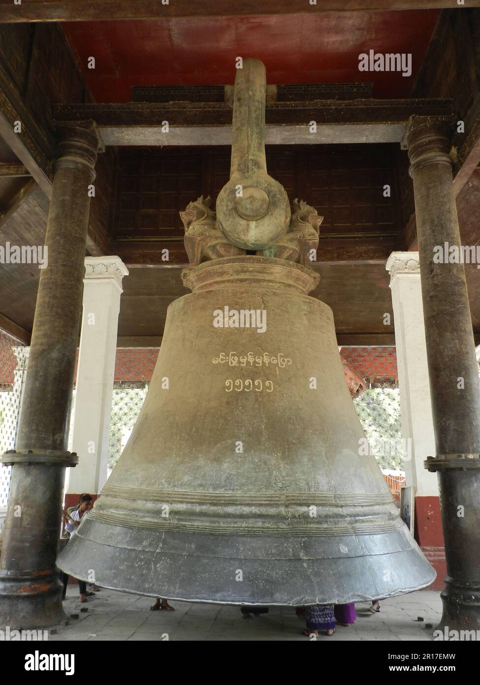 Myanmar, Mandalay, Mingun: La cloche de Mingun, coulée en 1808 pour aller dans le Mingun Paya inachevé, il pèse 90 tonnes, ce qui en fait le plus grand SUSPENDU ET U Banque D'Images