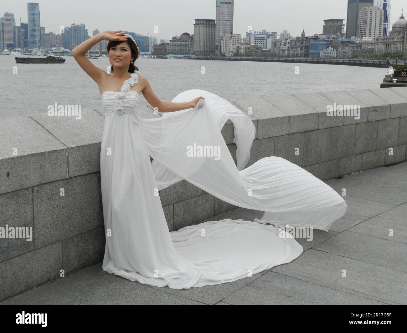 République populaire de Chine, Shanghai : mariée en robe de mariage Photo  Stock - Alamy