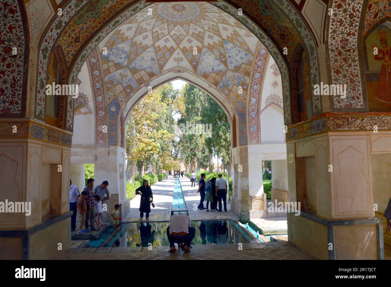 Iran, Kashan: Bagh-e Fin (jardin de fin) vu de la maison de piscine ou du 'hot gelou', construit pour Shah Abbas I. Le jardin est croisé avec une série Banque D'Images