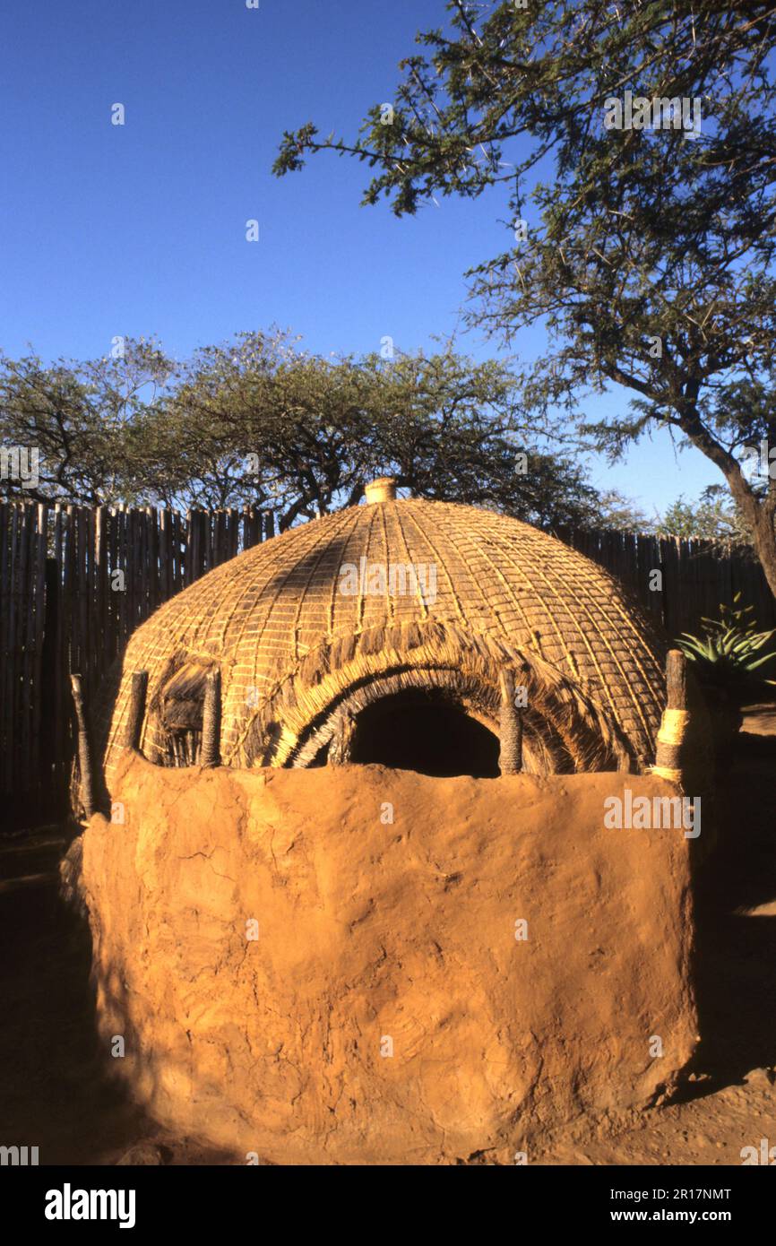 Zoulou Native Hut à Afrique du Sud Centre de Shakaland Banque D'Images