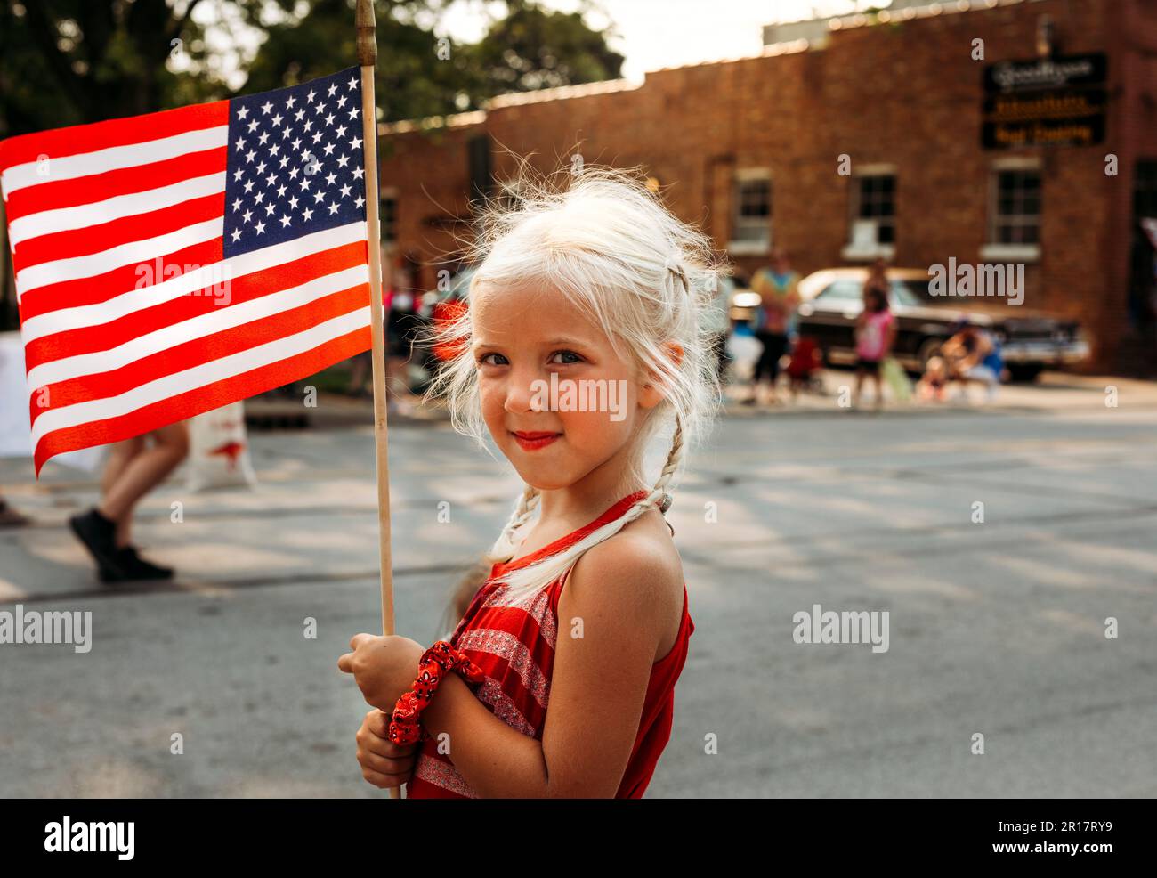 Jeune fille à Forth of July Parade dans le nord de l'Indiana Banque D'Images