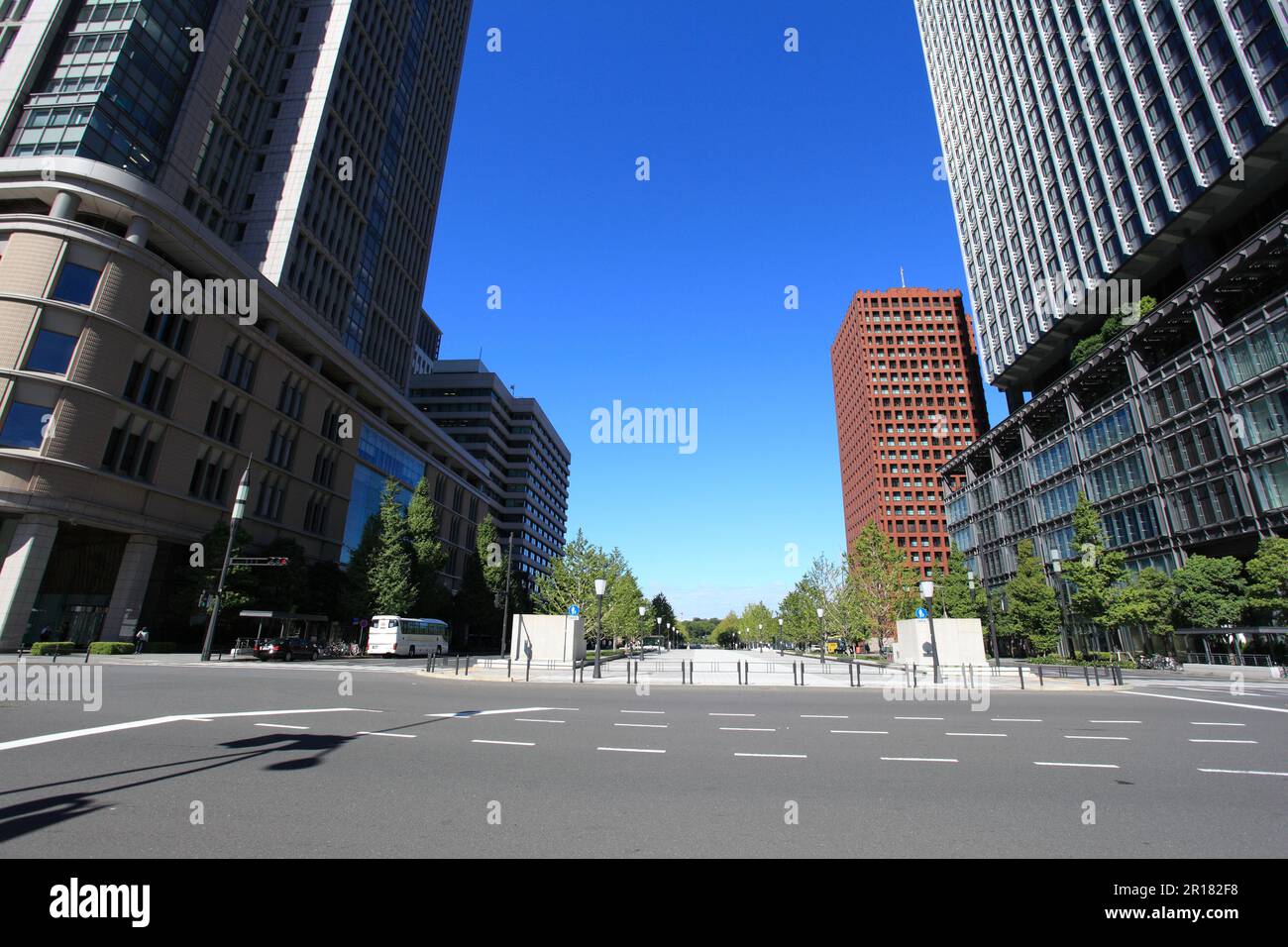 Le Palais impérial vu depuis la sortie Marunouchi Chuo de la gare de Tokyo Banque D'Images