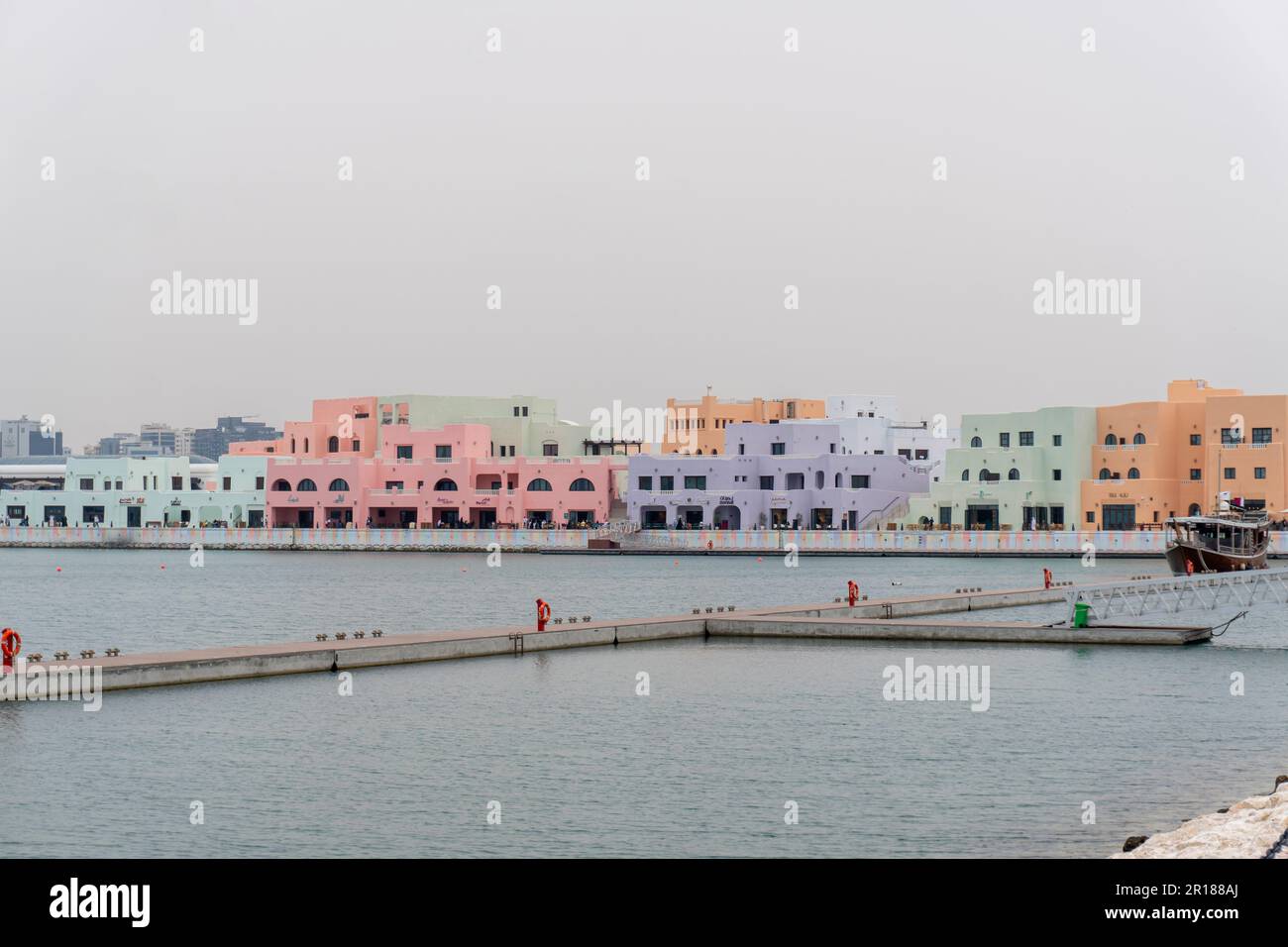 La vue de la corniche du district de Mina dans le Vieux-Port de Doha, au Qatar. Banque D'Images