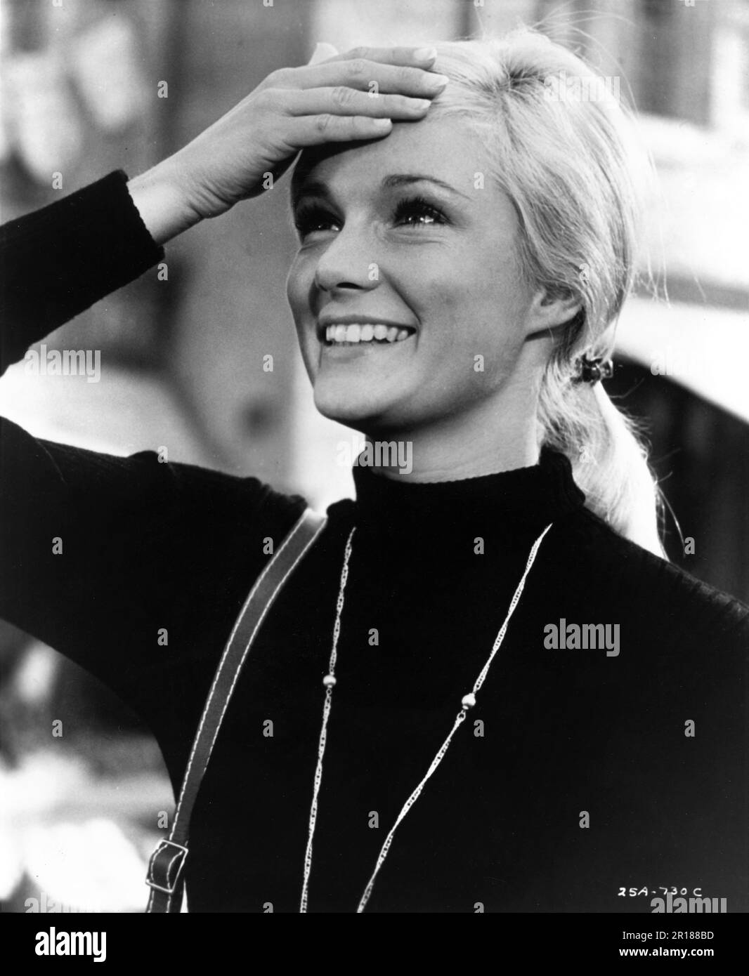 YVETTE MIMIMIEUX EN SINGES, RENTRER À LA MAISON ! 1967 directeur ANDREW V. McLAGLEN livre G.K. Conception de costumes Wilkinson Bill Thomas producteur Walt Disney co-producteur Ron Miller Walt Disney Productions Banque D'Images