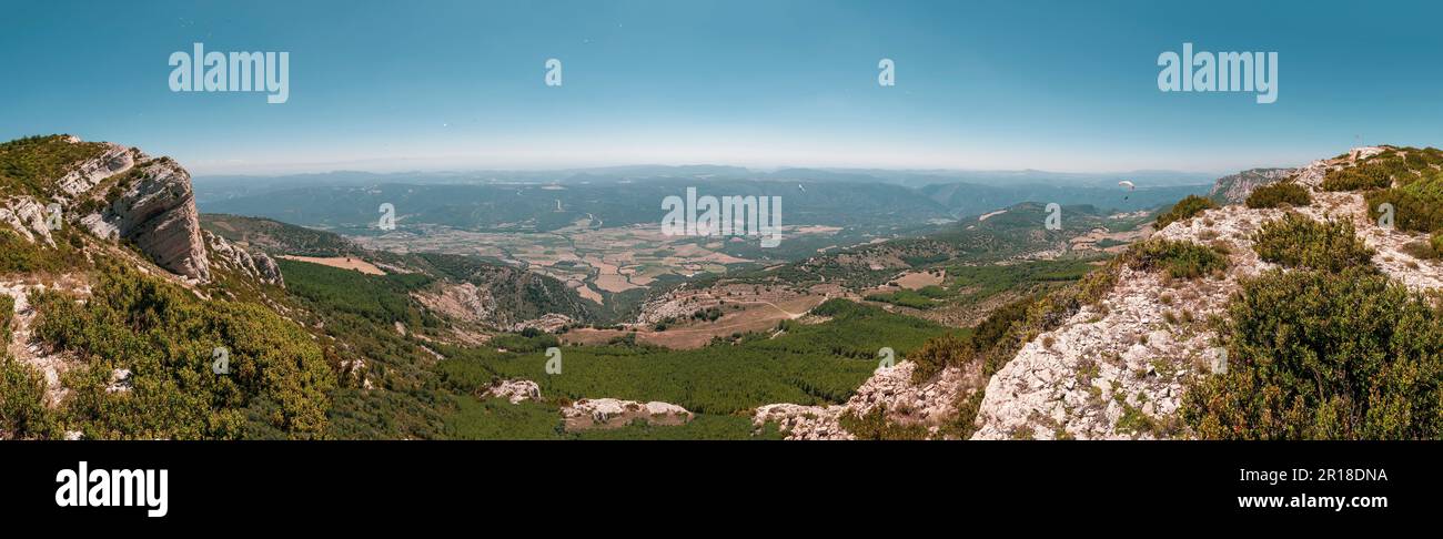 Panorama incroyable de Serra del Montsec, un vol libre de la Mecque à Ager, Catalunya, Espagne. Banque D'Images