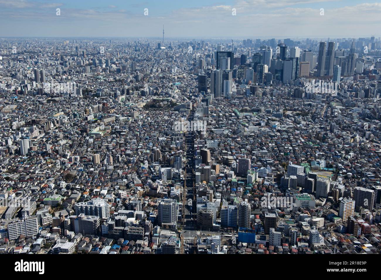 Tir aérien de la station Shin Nakano depuis l'ouest vers Nakano Sakaue, région de Skytree Banque D'Images