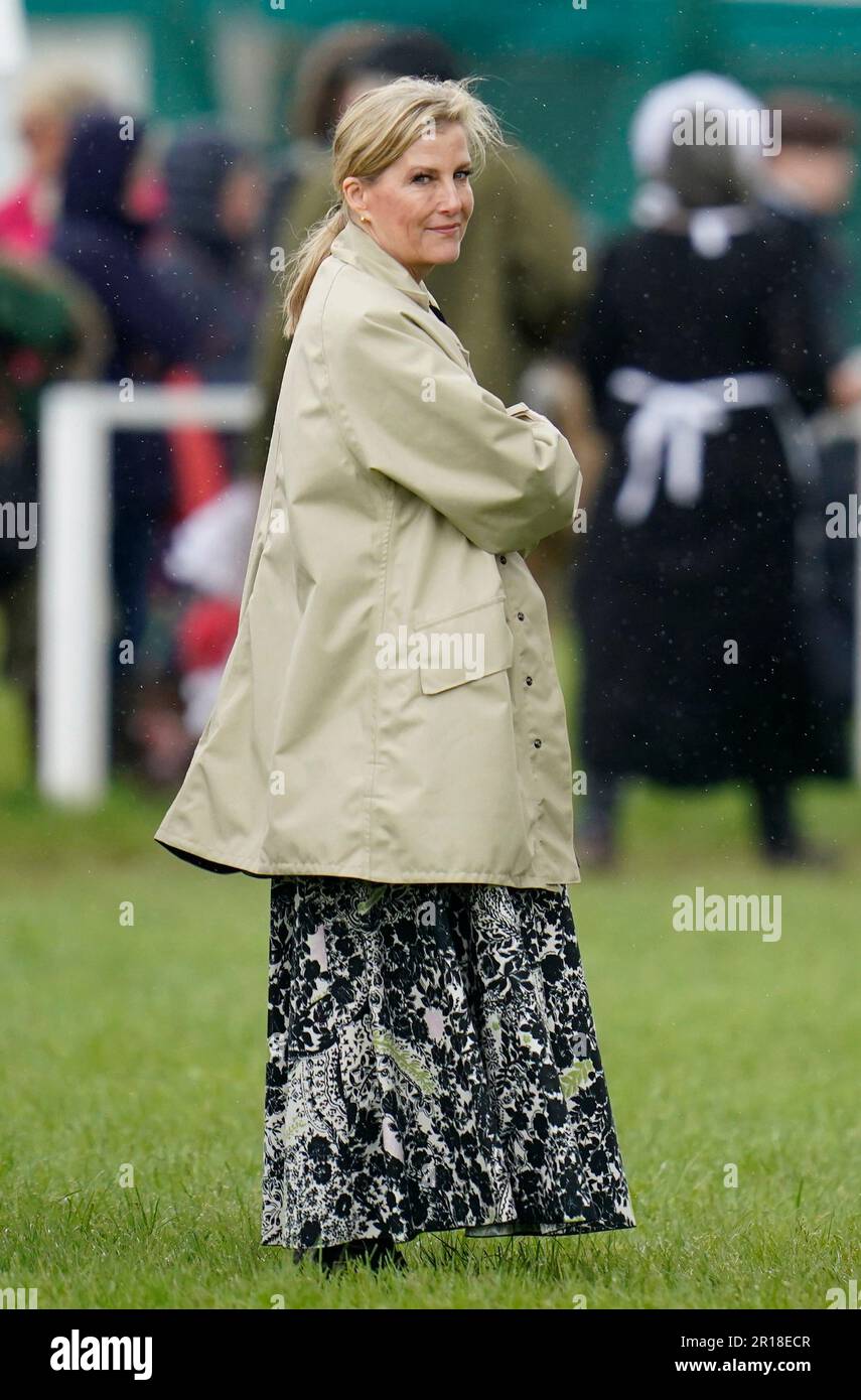 La duchesse d'Édimbourg observe des concurrents dans la course de la robe de fantaisie pour handicapés dans l'arène Copper Horse lors du Royal Windsor Horse Show à Windsor Castle, Berkshire. Date de la photo: Vendredi 12 mai 2023. Banque D'Images