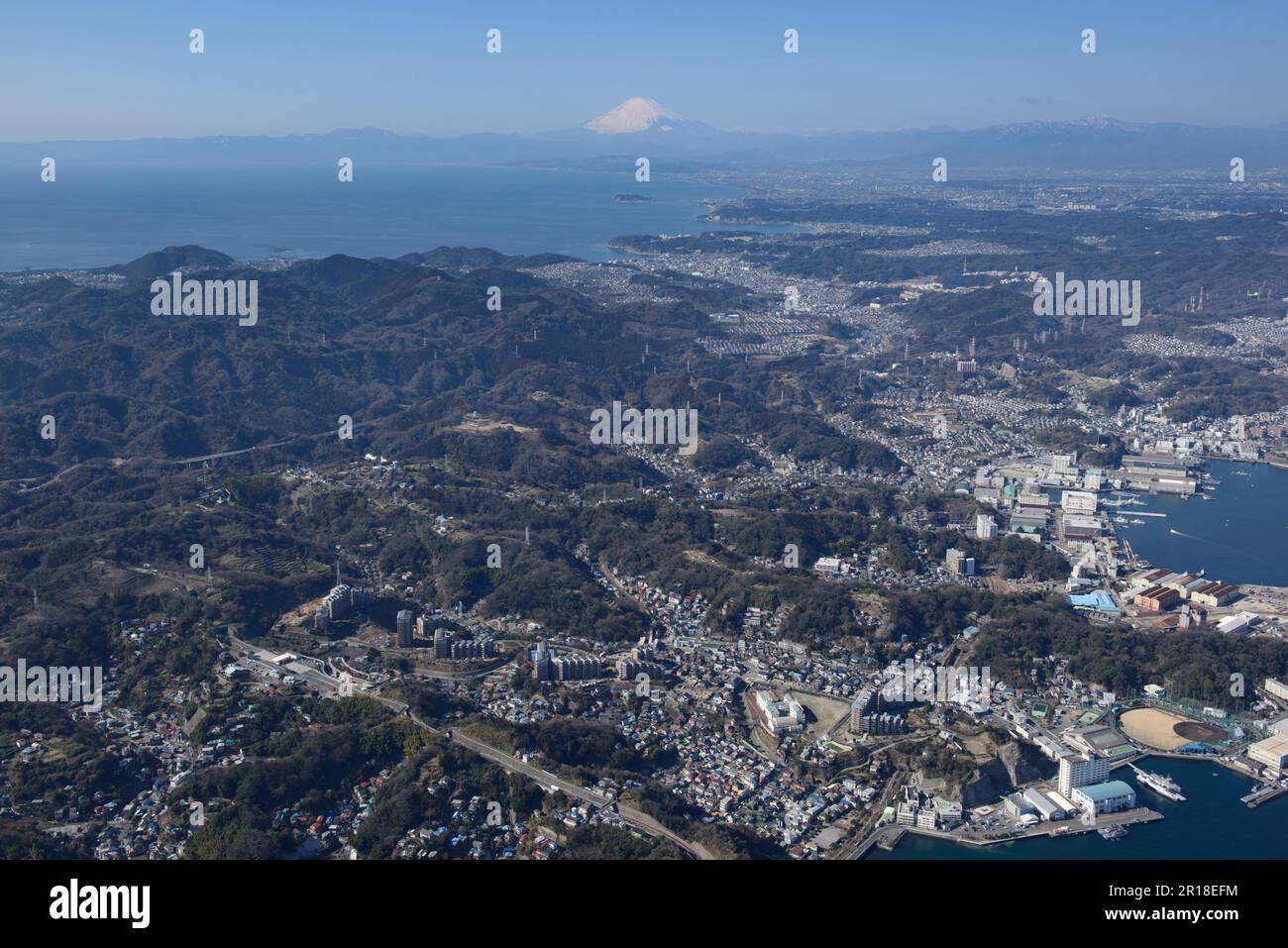 Station Anjinzuka prise de vue aérienne depuis l'est vers Enoshima et Mont Fuji Banque D'Images