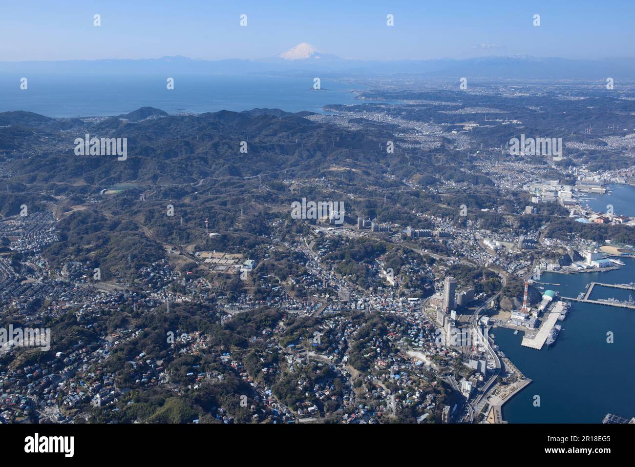 Station hémi vue aérienne du côté ouest vers Enoshima et le Mont Fuji direction Banque D'Images